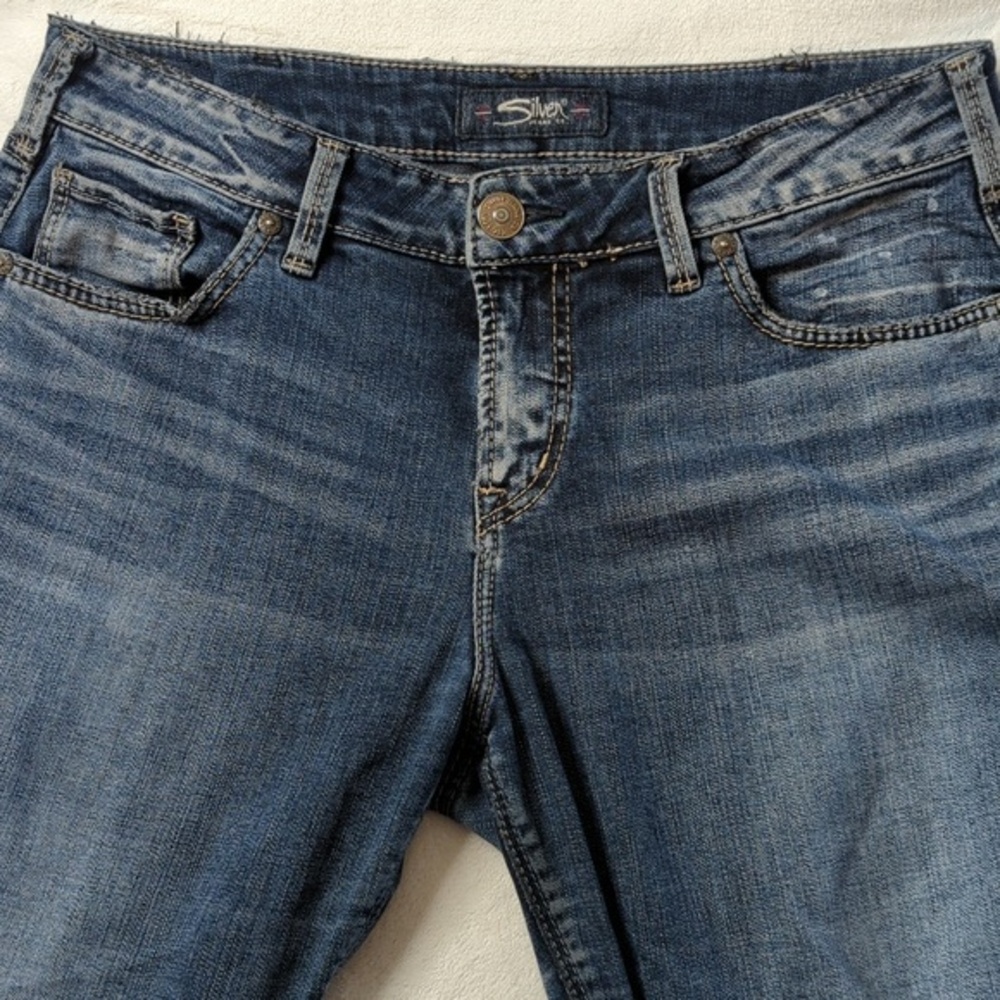 Silver Jeans Co. Avery Kick Crop Distressed Jeans Blue Size 31
